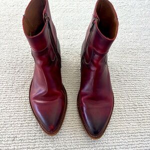 FRYE boots Billy Inside Zip.  size 8.5 light wear. Runs narrow. Red/Maroon color